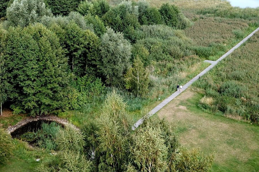 Instalacja przestrzenna Pawła Grobelnego w Wielkopolsce