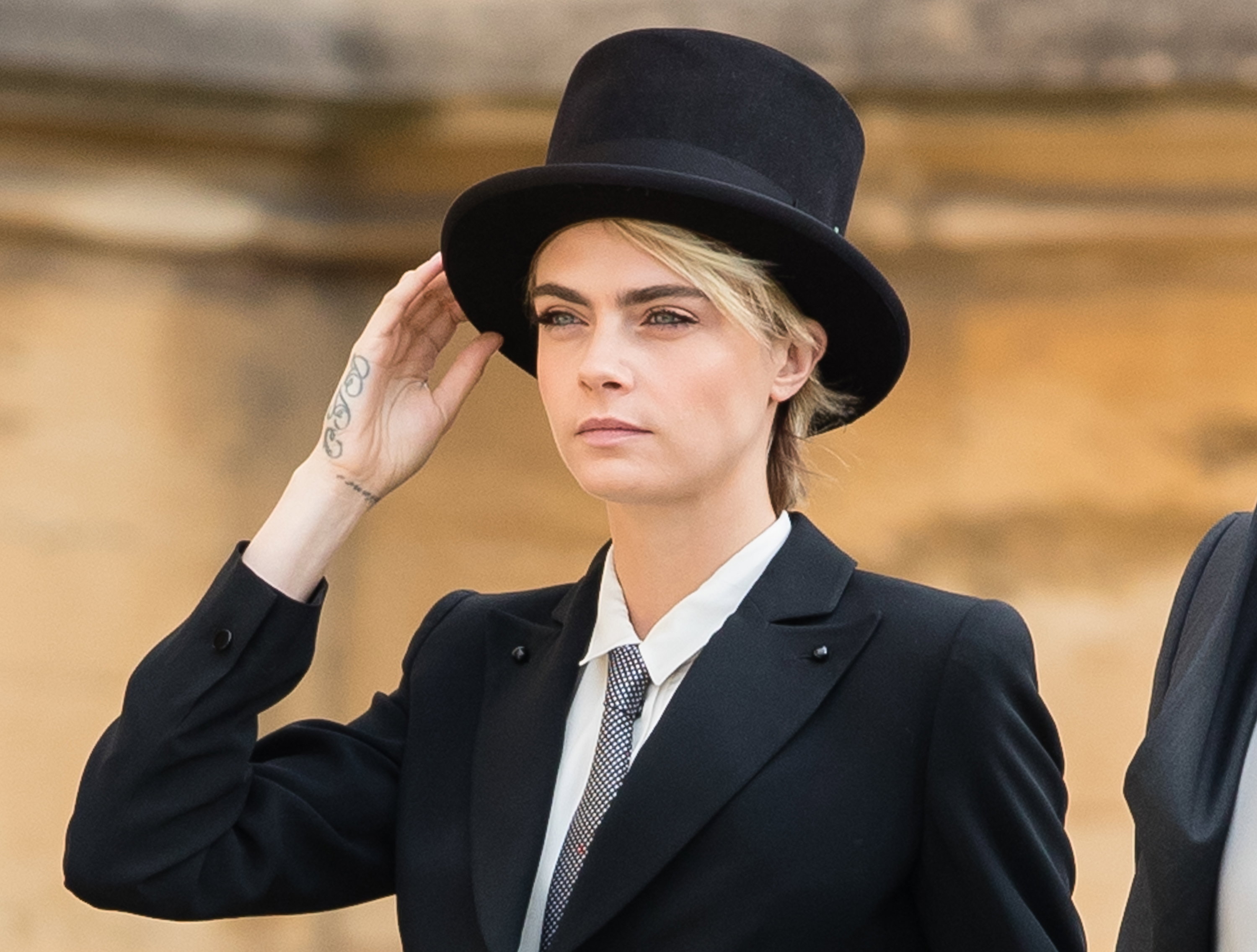 Cara Delevingne na ślubie księżniczki Eugenii, 12.10.2018.