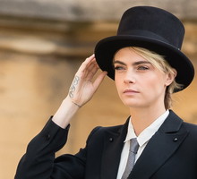 Cara Delevingne na ślubie księżniczki Eugenii, 12.10.2018.