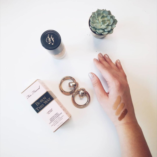 Too Faced - Born This Way korektor i podkład
