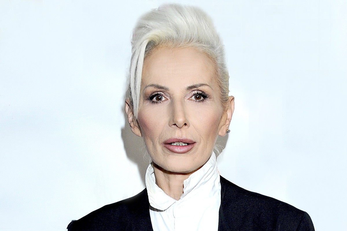 Olga Jackowska (1951-2018), piosenkarka rockowa i autorka tekstów, w latach 1976–2008 wokalistka zespołu Maanam