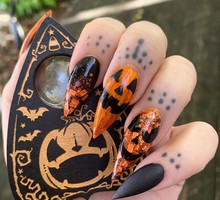 Paznokcie w halloweenowe dynie