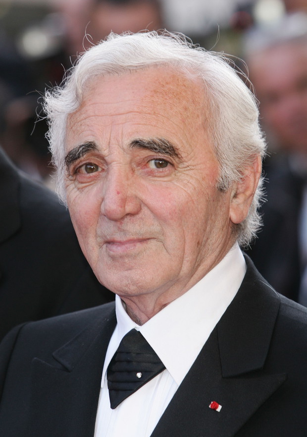Charles Aznavour (1924-2018), francuski kompozytor i piosenkarz ormiańskiego pochodzenia, aktor filmowy