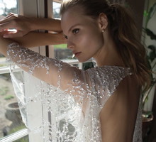 Magdalena Frąckowiak w sukniach ślubnych Berta Bridal
