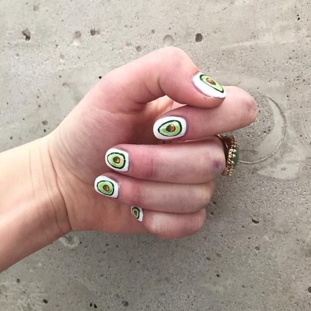 Fruit Manicure - owocowe paznokcie na lato, fot. @bambideerssss