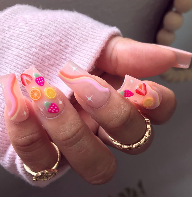 Owoce na paznokciach - idealny manicure na wiosnę