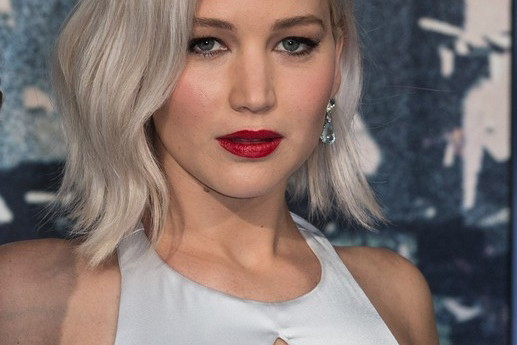Fryzury gwiazd: platynowy blond