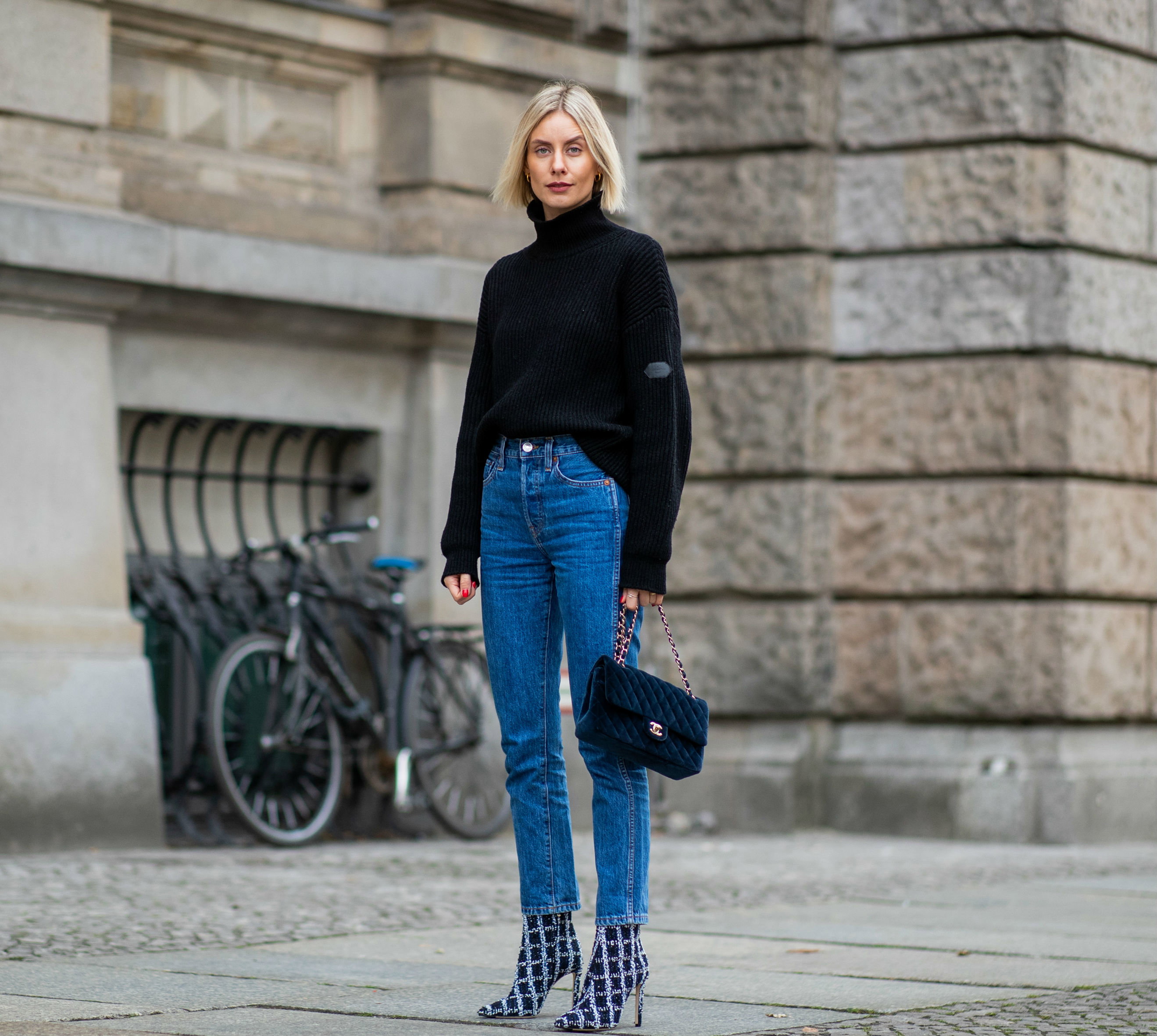 Lisa Hahnbueck w klasycznych jeansach