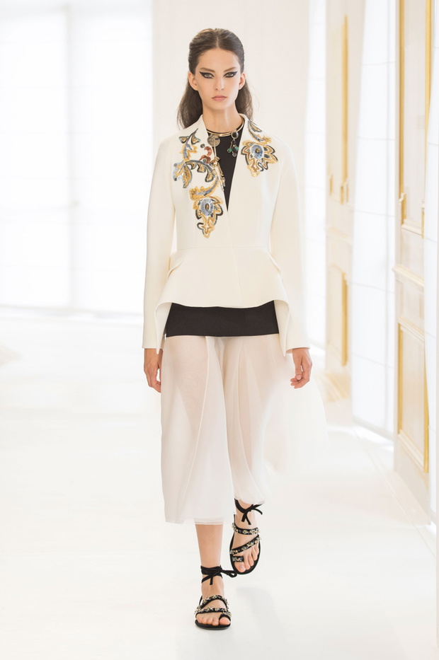 christian-dior-haute-couture-jesien-zima-2016-2017-fot-imaxtree27-8385448