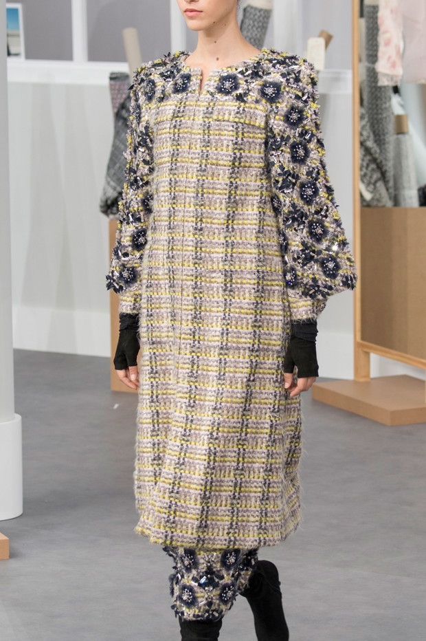 Chanel haute couture jesień-zima 2016/2017 - detale, fot. Imaxtree