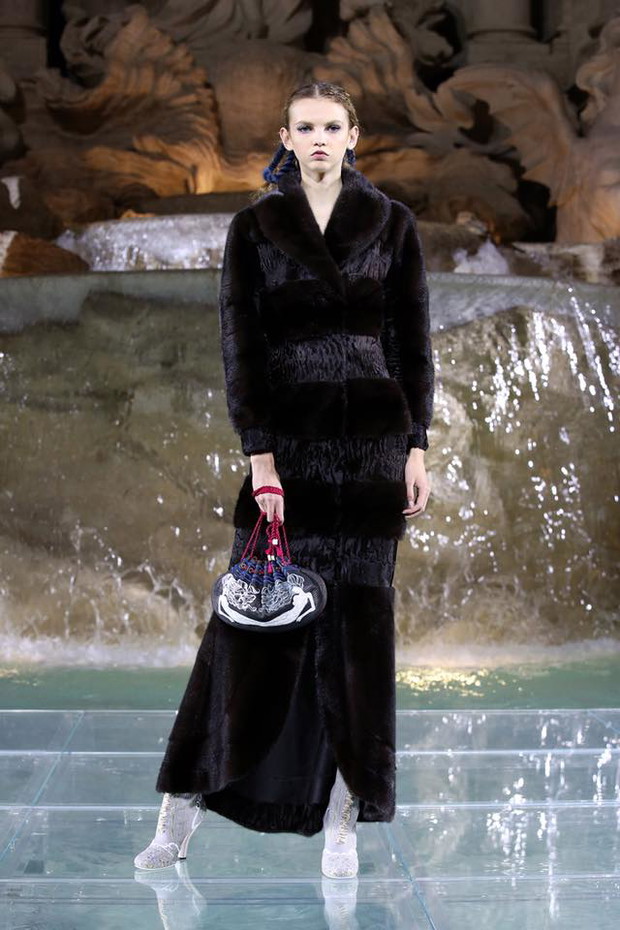 Fendi haute couture jesień-zima 2016/2017, fot. facebook.com/fendi