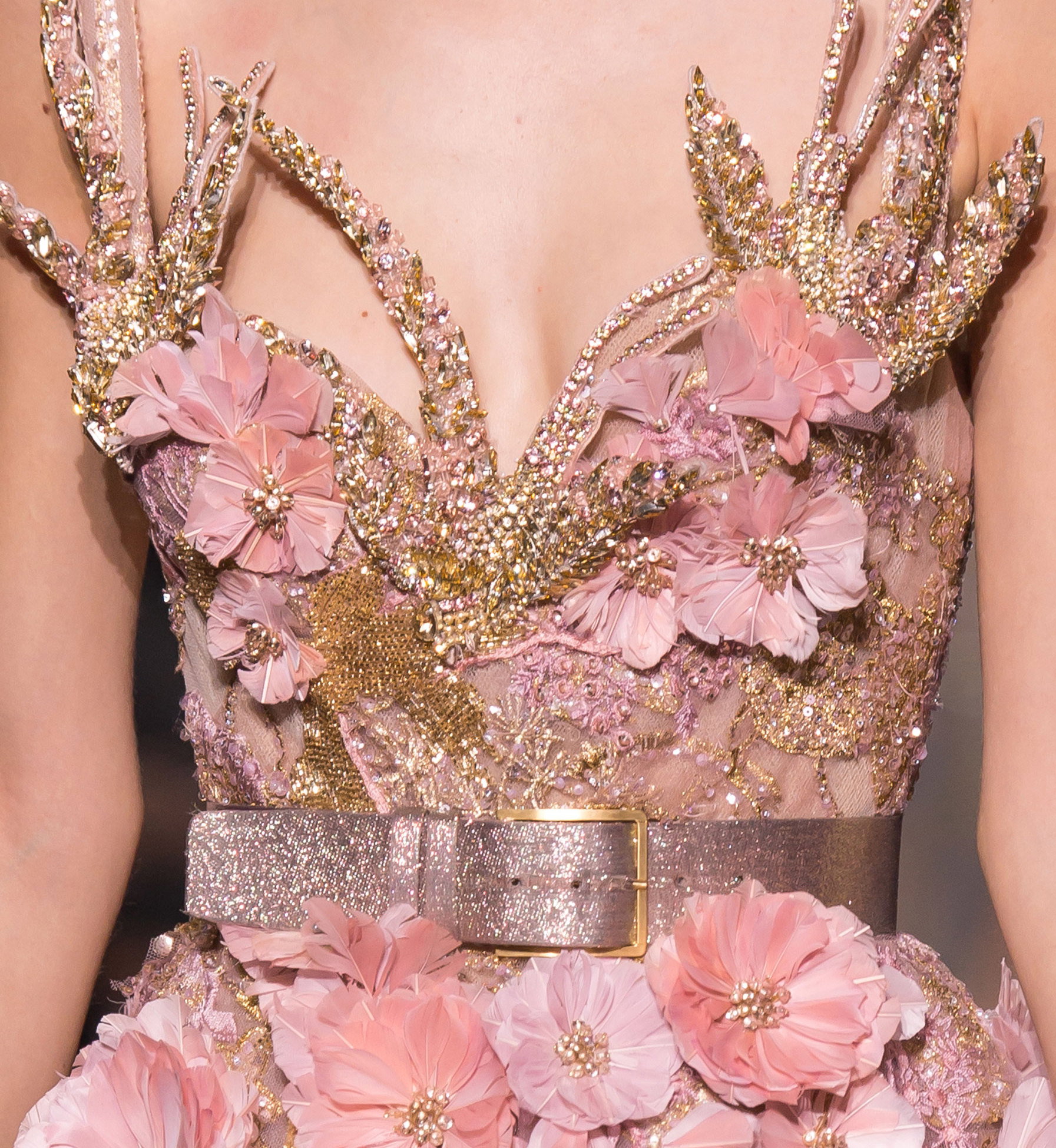 Elie Saab haute couture jesień-zima 2016/2017 - detale, fot. Imaxtree