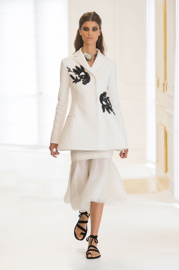 christian-dior-haute-couture-jesien-zima-2016-2017-fot-imaxtree11-fa90f60