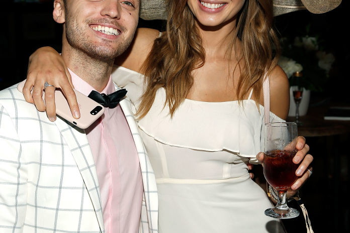 Josephine Skriver i Alex DeLeon są zaręczeni