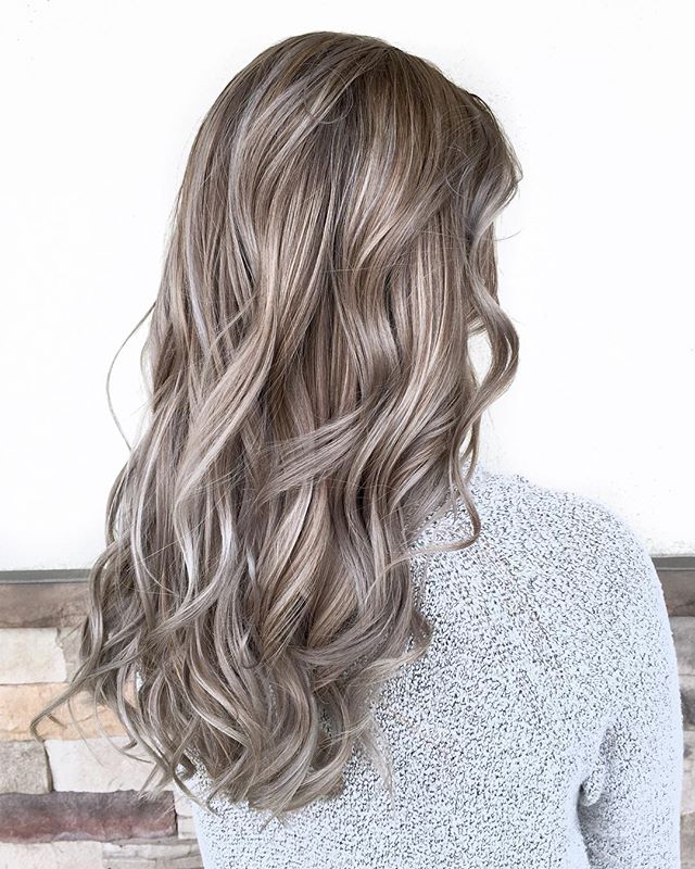 Mushroom blonde - najmodniejszy kolor włosów w tym sezonie