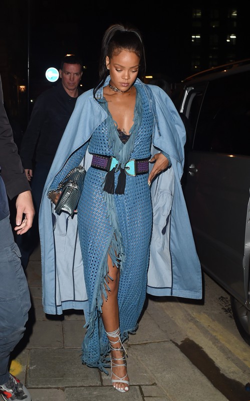 Rihanna w drodze na imprezę w Londynie, 02.07.2016, fot. East News