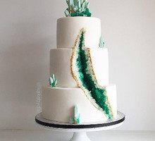 #geodeweddingcake Torty ślubne przypominające kamienie szlachetne, fot. instagram kakebydarci