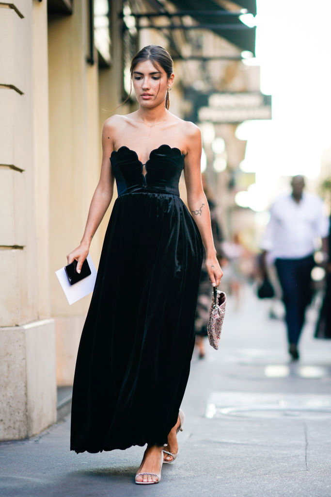 Długa sukienka street fashion