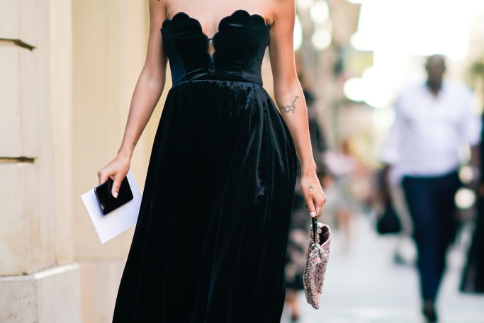 Długa sukienka street fashion