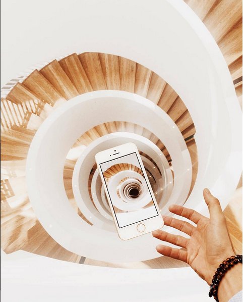 #worldneedsmorespiralstaircases - schody kręcone na Instagramie, fot. via Instagram/worldneedsmorespiralstaircases
