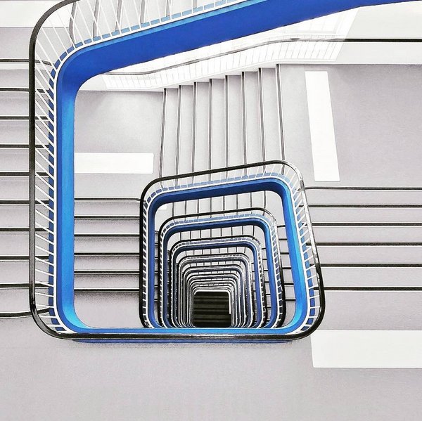 #worldneedsmorespiralstaircases - schody kręcone na Instagramie, fot. via Instagram/worldneedsmorespiralstaircases