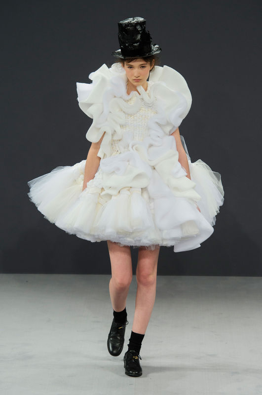 Suknie ślubne z pokazów haute couture jesień-zima 2016/2017, Viktor & Rolf
