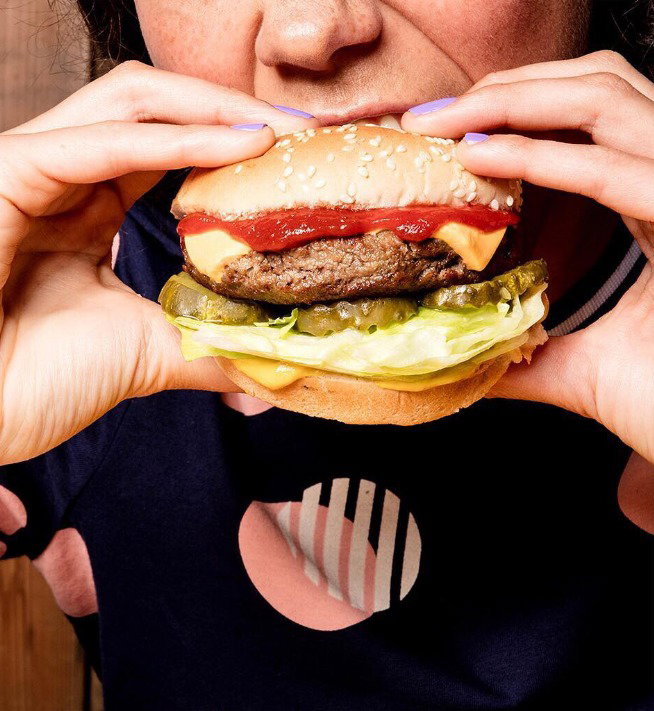 Powstał pierwszy "krwawy" wege burger imitujący stek wołowy!