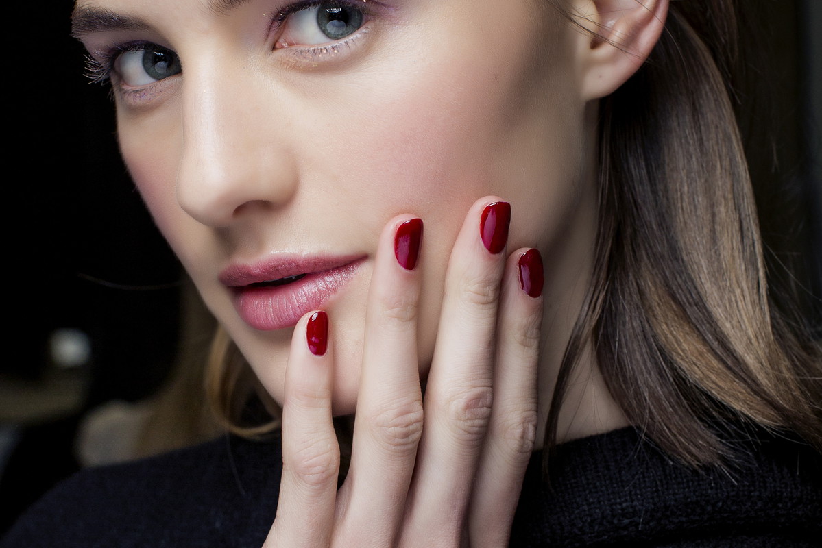 Modny manicure na studniówkę 2019