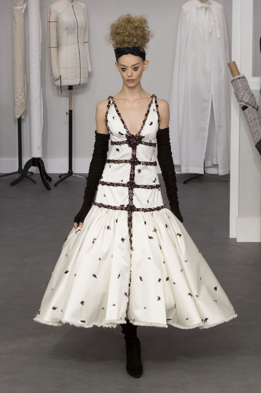 Suknie ślubne z pokazów haute couture jesień-zima 2016/2017, Chanel