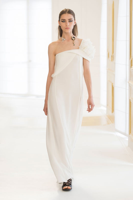 Suknie ślubne z pokazów haute couture jesień-zima 2016/2017, Dior