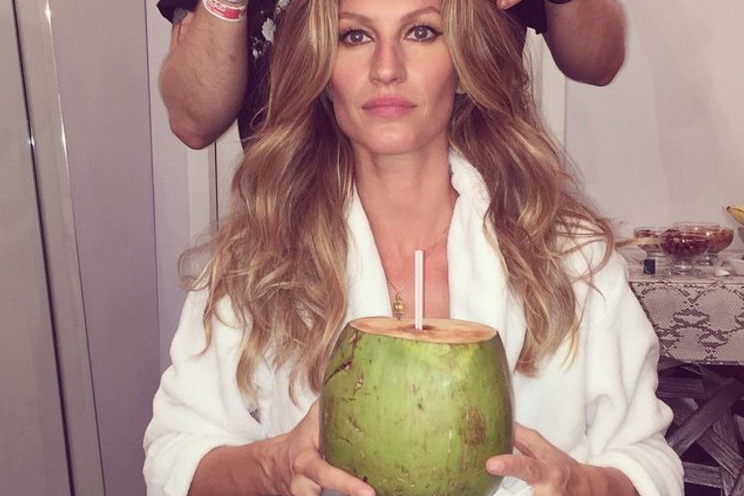 Fit porady Gisele Bündchen - woda kokosowa