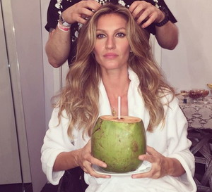 Fit porady Gisele Bündchen - woda kokosowa