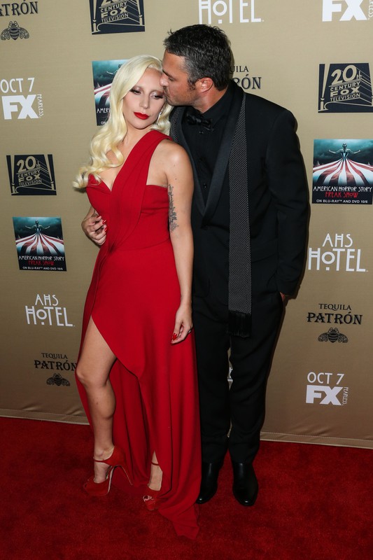 Lady Gaga i Taylor Kinney na premierze American Horror Story: Hotel, 2015 rok, fot. East News