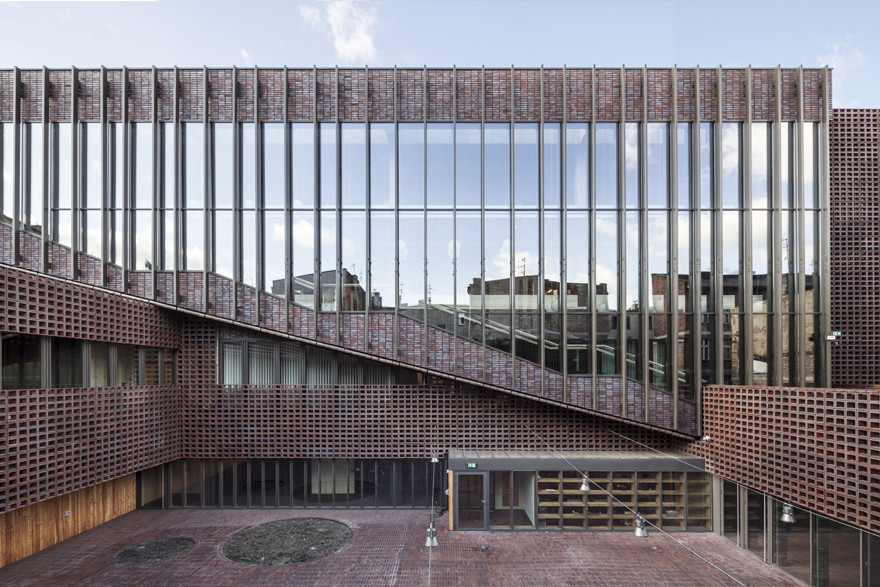 Wydział Radia i Telewizji, Katowice, projekt: BAAS arquitectura; Grupa 5 Architekci; Małeccy Biuro Projektowe