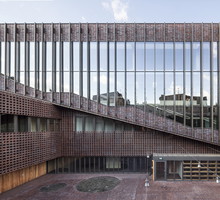 Wydział Radia i Telewizji, Katowice, projekt: BAAS arquitectura; Grupa 5 Architekci; Małeccy Biuro Projektowe