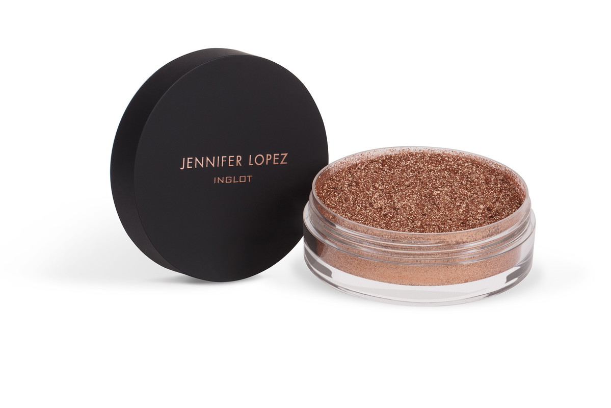 Jennifer Lopez x Inglot, Chic Look. Roz˜wietlacz do twarzy, oczu i ciaˆa Livin The Highlight J203 Luminous, 58 zł