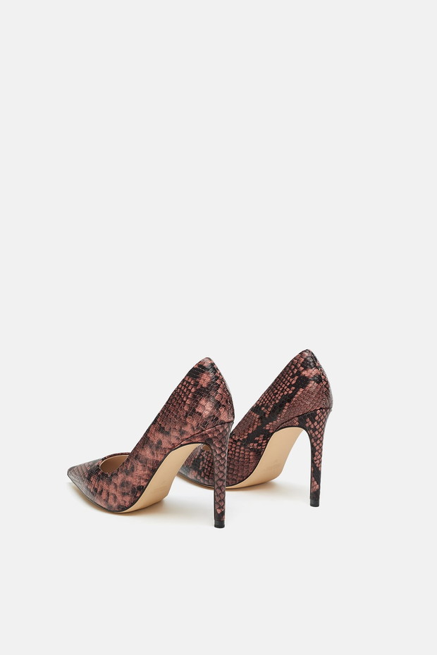 Skórzane buty na obcasie w wężowy print