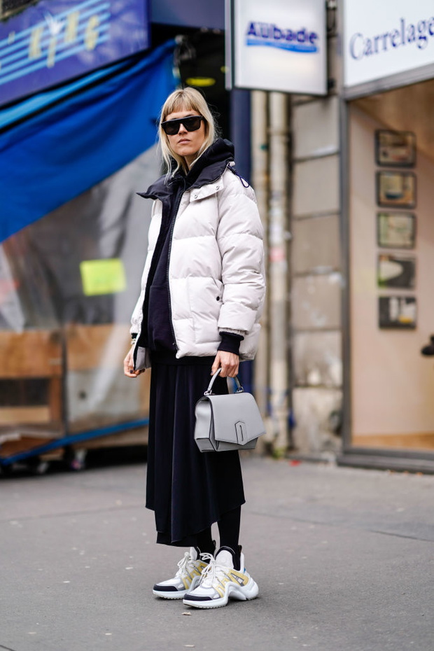 Street Style : Paris Fashion Week Womenswear Fall/Winter 2018/2019 : Day Six