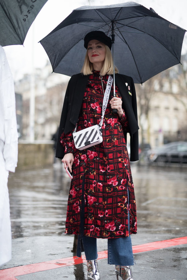 Street Style : Paris Fashion Week Womenswear Fall/Winter 2018/2019 : Day Seven
