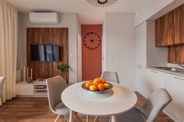 Mieszkanie w kolorze roku 2019 - Living Coral, projekt: pracownia KODO