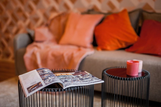 Mieszkanie w kolorze roku 2019 - Living Coral, projekt: pracownia KODO