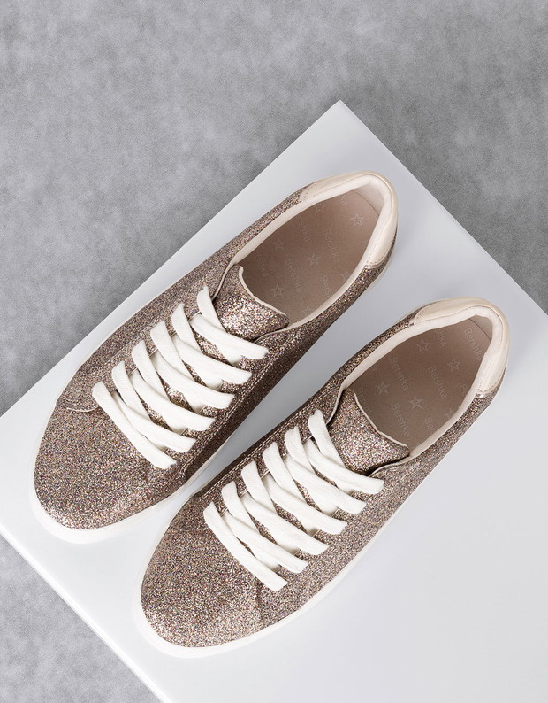 Modne buty z sieciówek jesień 2016, Bershka, 89,90 zł