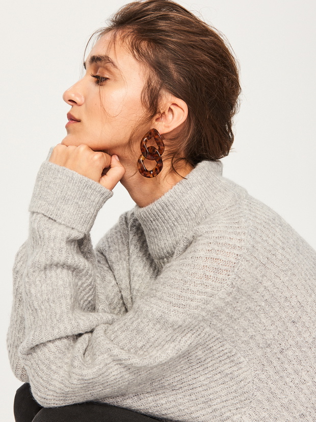 szary-sweter-z-domieszka-welny-reserved-79-99-zl-ze-119-99-zl-4e7ad71