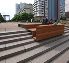 Miejskie meble Pawła Grobelnego w paryskiej dzielnicy La Defense