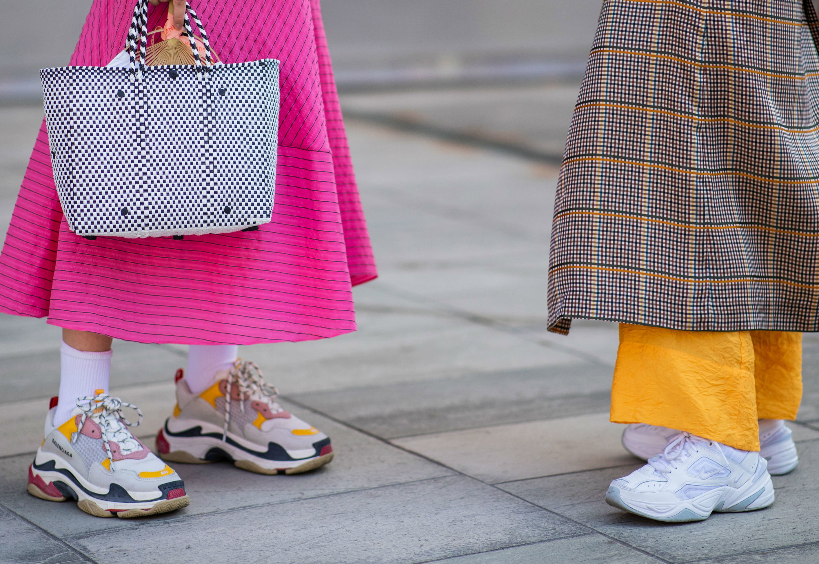 modne sneakersy street fashion