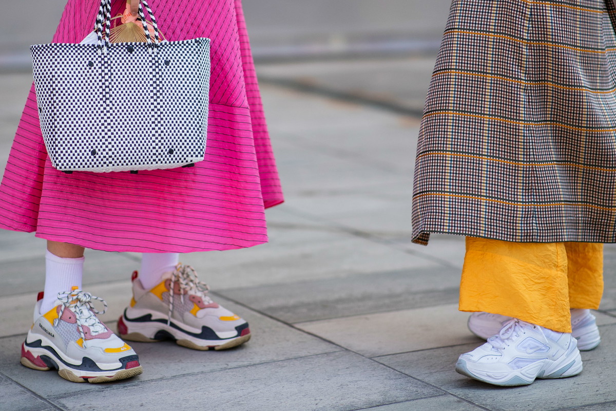 modne sneakersy street fashion