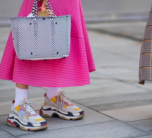 modne sneakersy street fashion