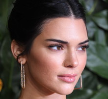 Kendall Jenner otwarcie mówi o swoim problemie z trądzikiem. Jednak internauci nie są zadowoleni z jej kampanii dla Proactiv