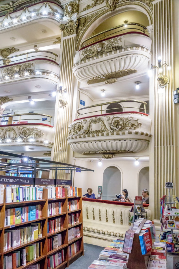The interior of El Ateneo Grand Splendid bookstore.