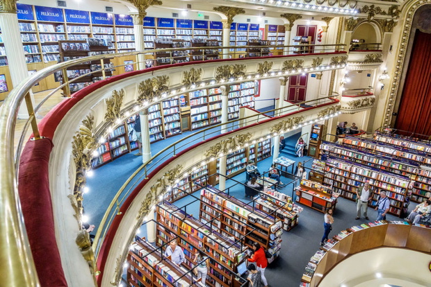 The interior of El Ateneo Grand Splendid bookstore.
